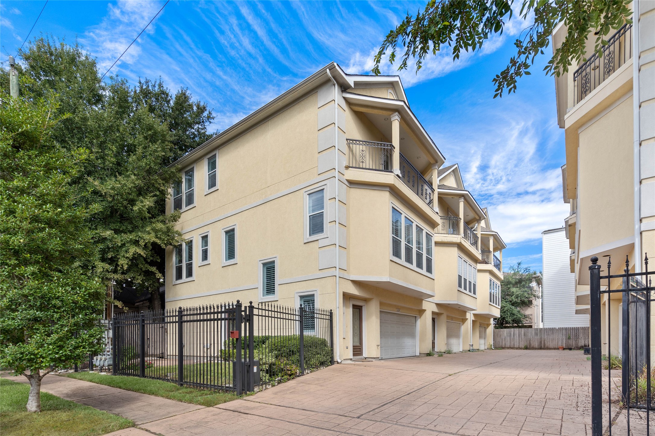 6124 Tyne Street Houston TX 77007