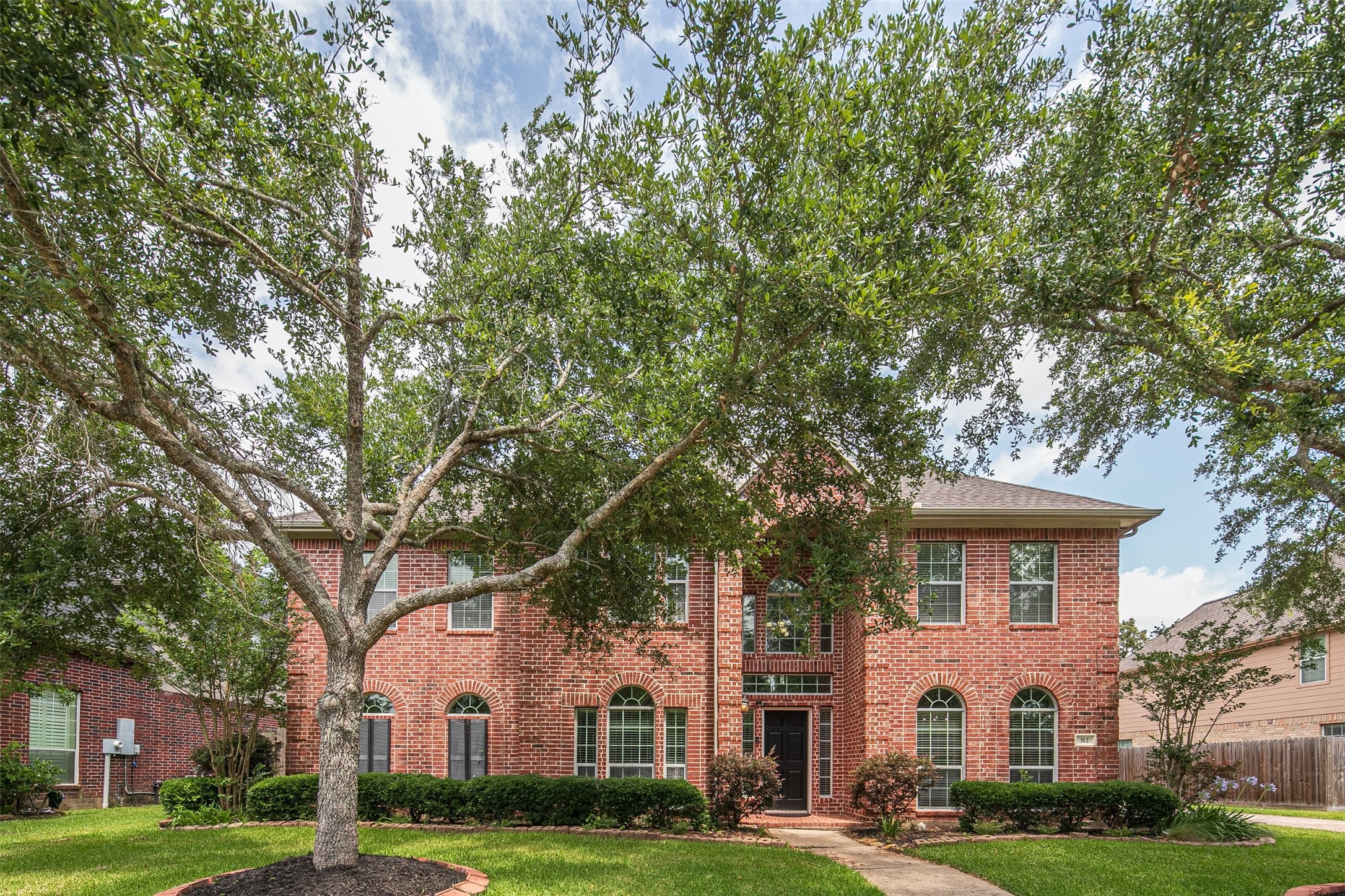 312 Falcon Lake Drive Friendswood TX 77546