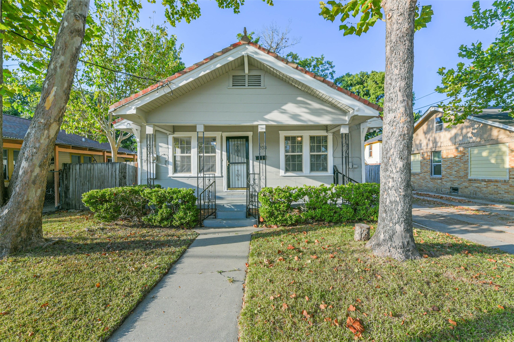 208 W Lobit Street Baytown TX 77520