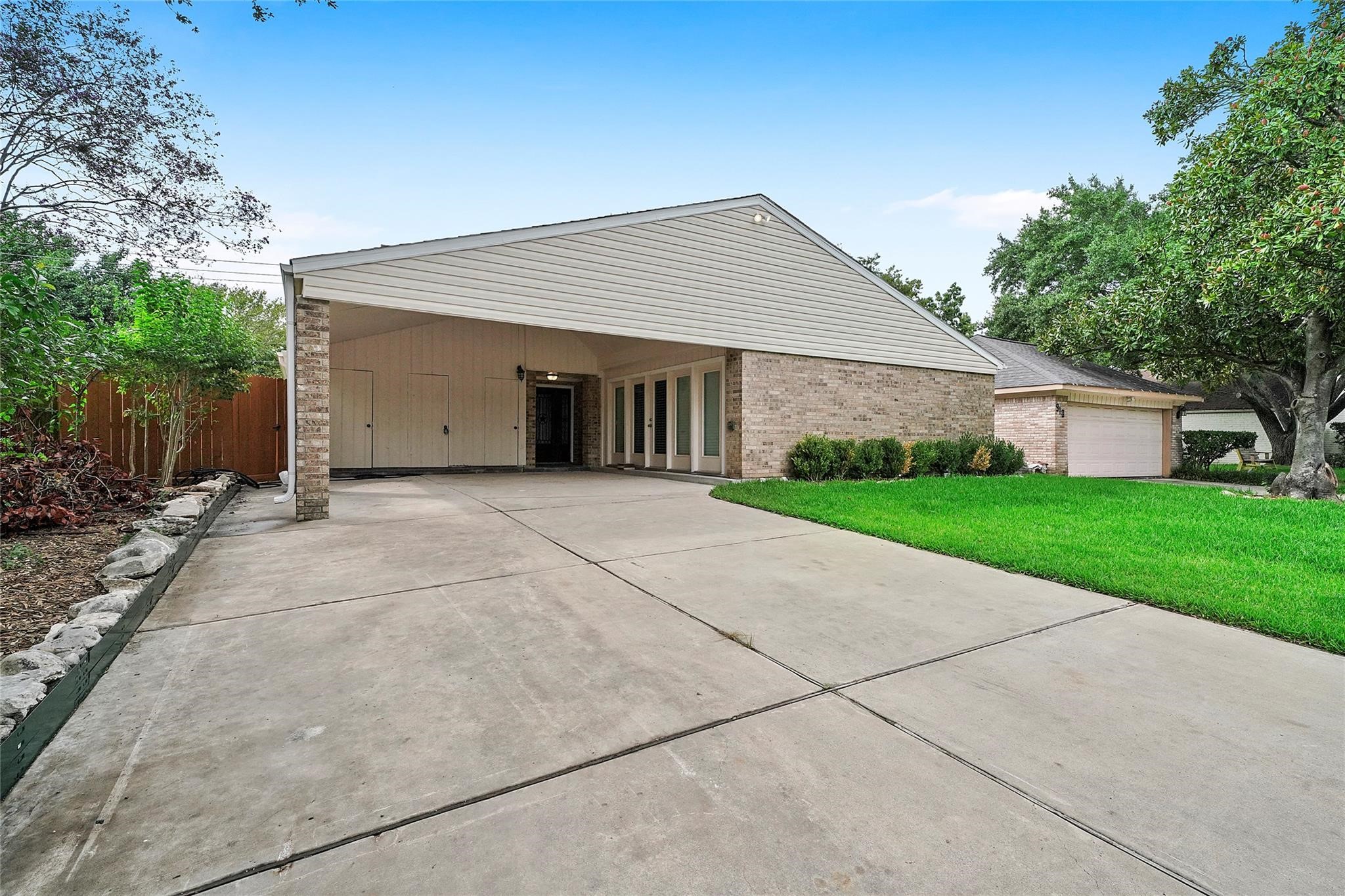 914 Coachlight Drive Houston TX 77077