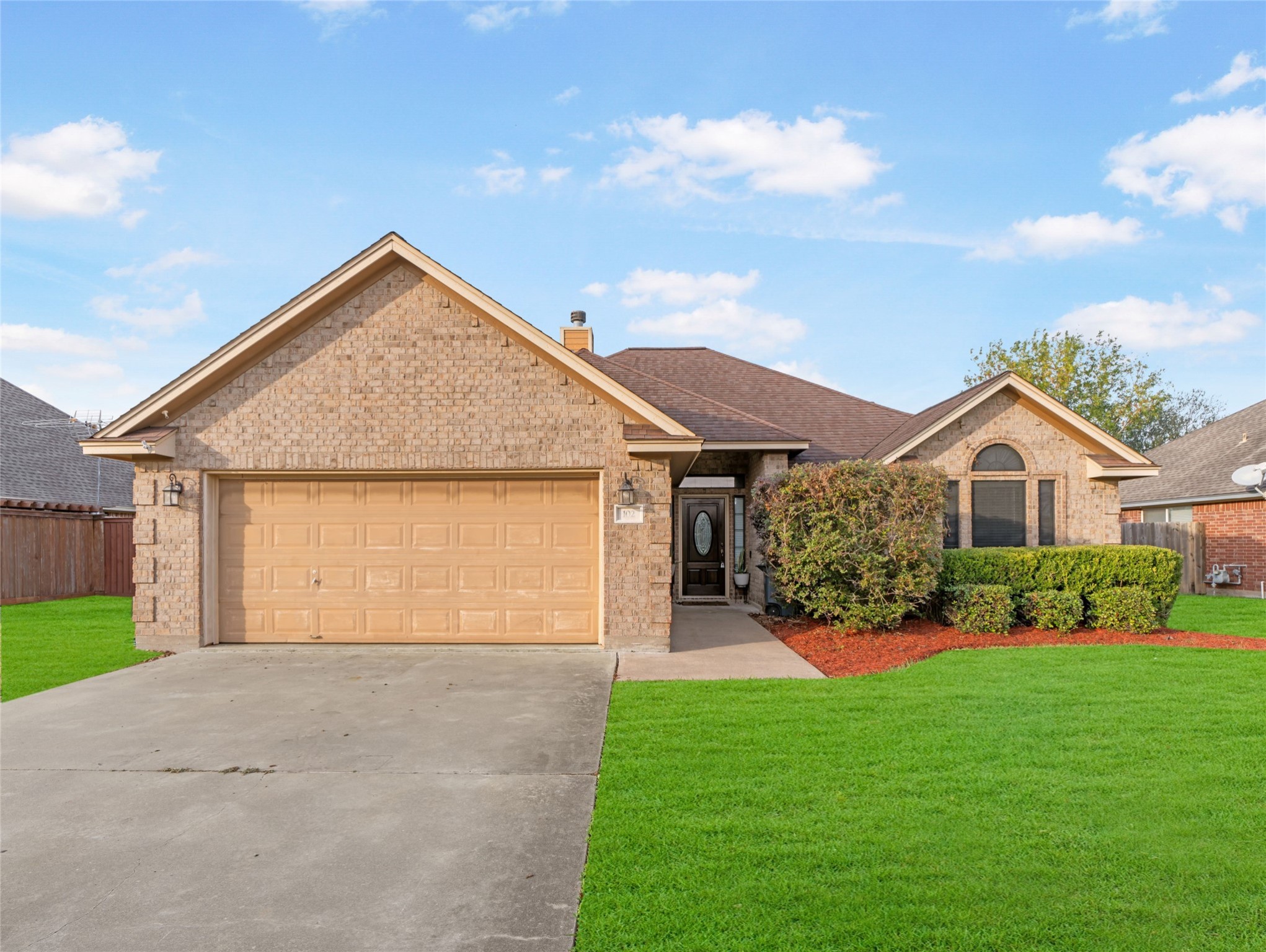 102 Revere Court Clute TX 77531