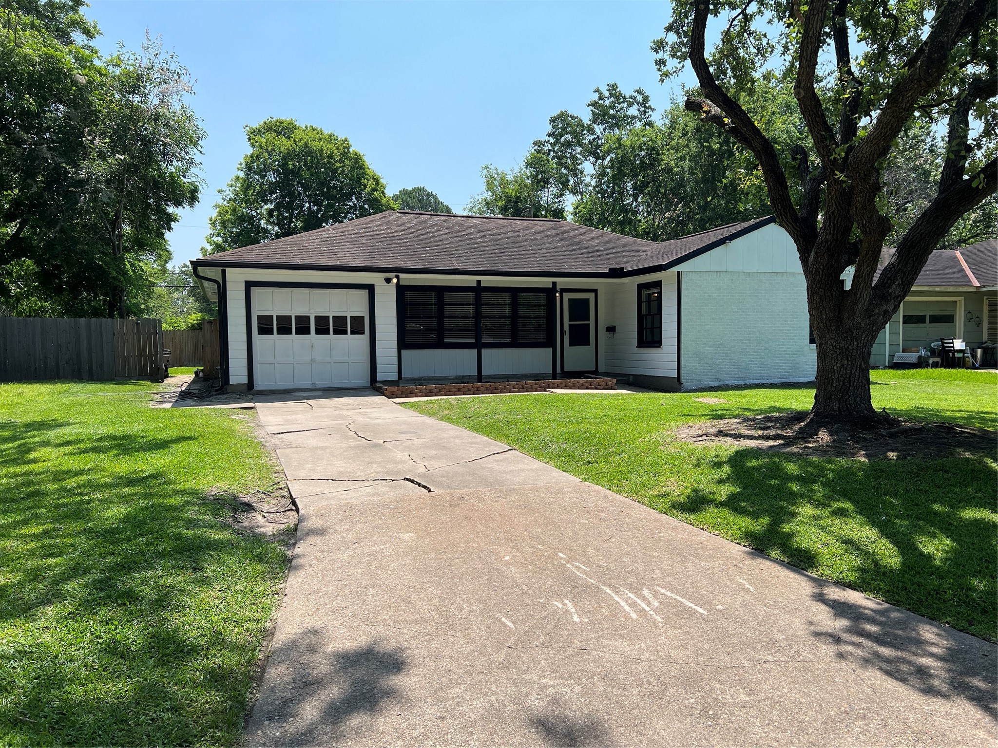 214 S Pin Oak Drive Texas City TX 77591