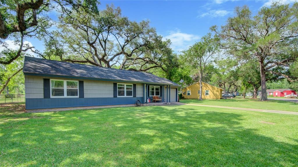 120 Chinaberry Street Lake Jackson TX 77566