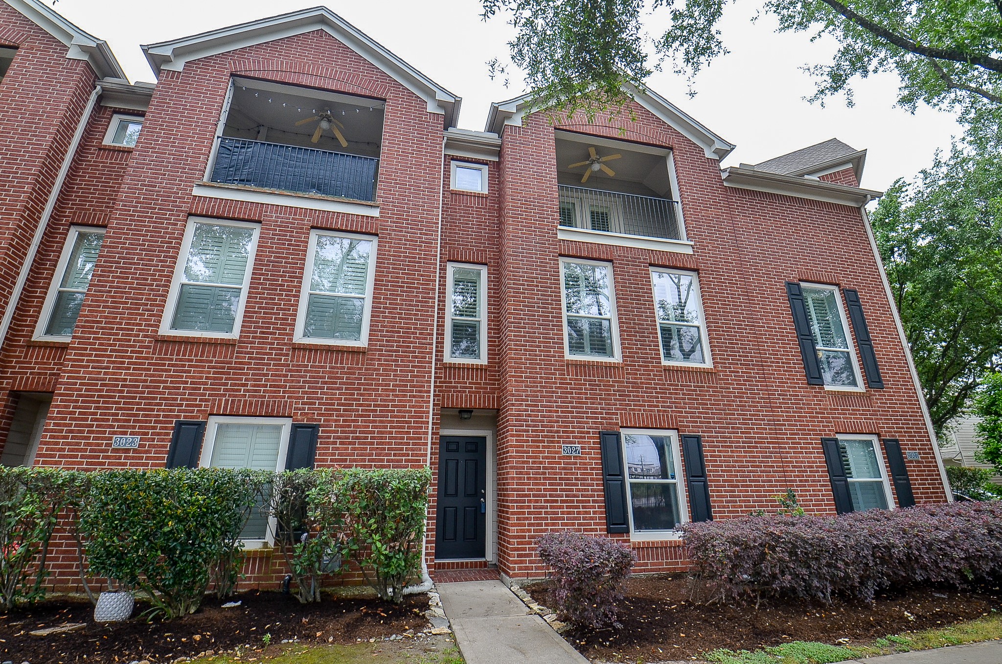 3027 N Heights Hollow Lane Houston TX 77007