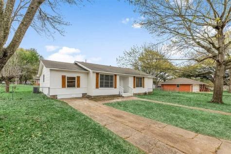 1114 L J Street Brenham TX 77833