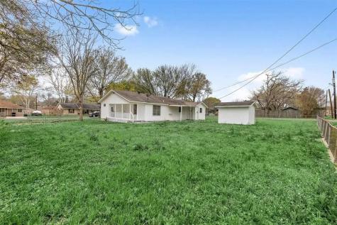 1114 L J Street Brenham TX 77833