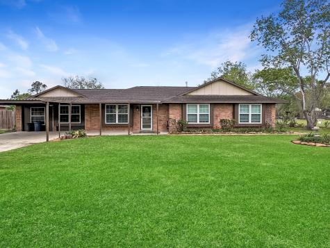 114 Estate Drive Friendswood TX 77546