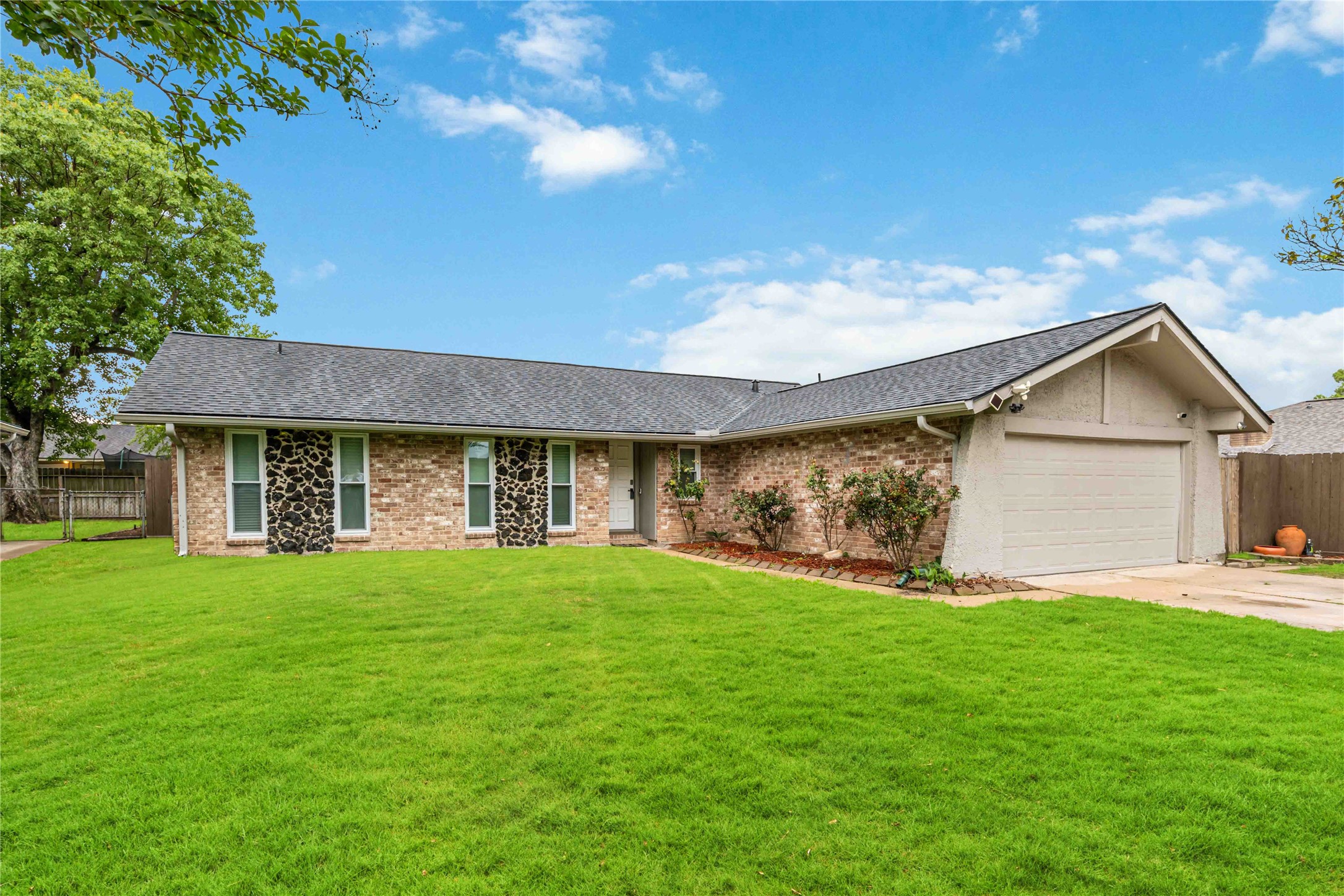 11502 Lansbury Drive Houston TX 77099