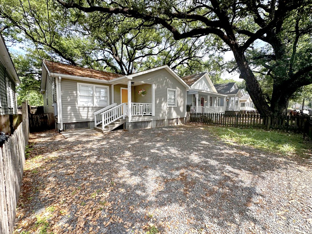 1832 Tabor Street Houston TX 77009