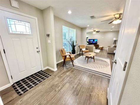 520 Castlelake Drive Friendswood TX 77546