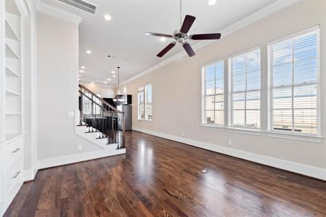 2057 Fannin Station N Houston TX 77045