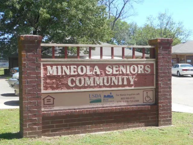 1136 N Newsom Street Mineola TX 75773