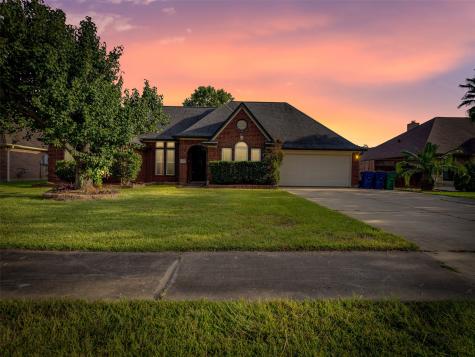114 Audubon Woods Drive Richwood TX 77531