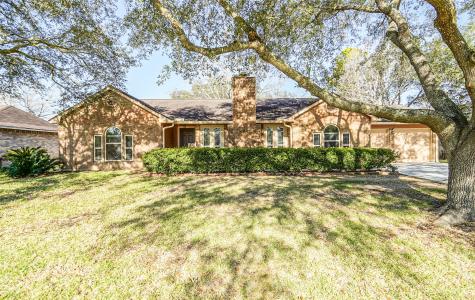 1309 Oak Hollow Drive Friendswood TX 77546