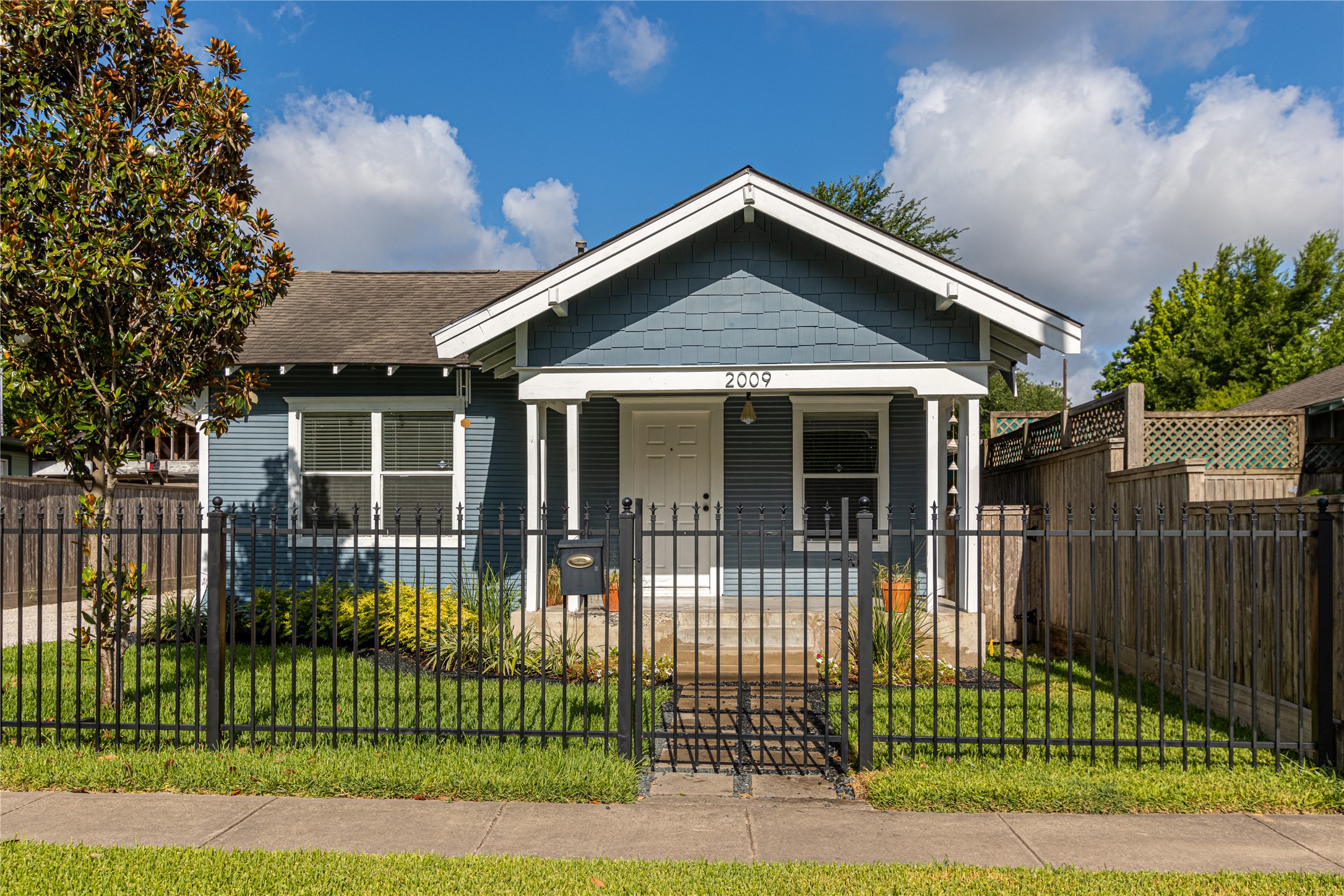 2009 Singleton Street Houston TX 77008