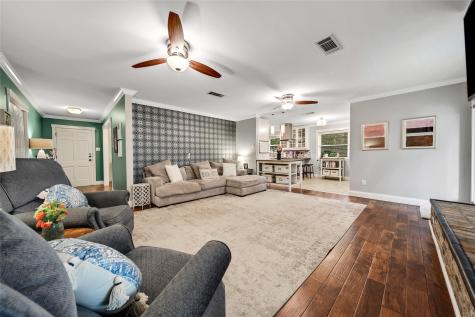 1028 Cheshire Lane Houston TX 77018