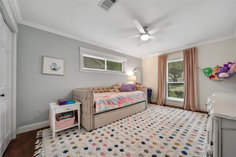 1028 Cheshire Lane Houston TX 77018