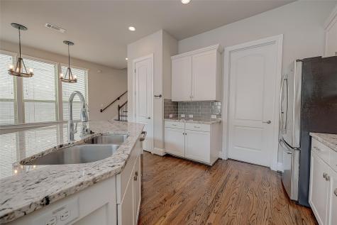 1219 Creekside Acres Court Houston TX 77008