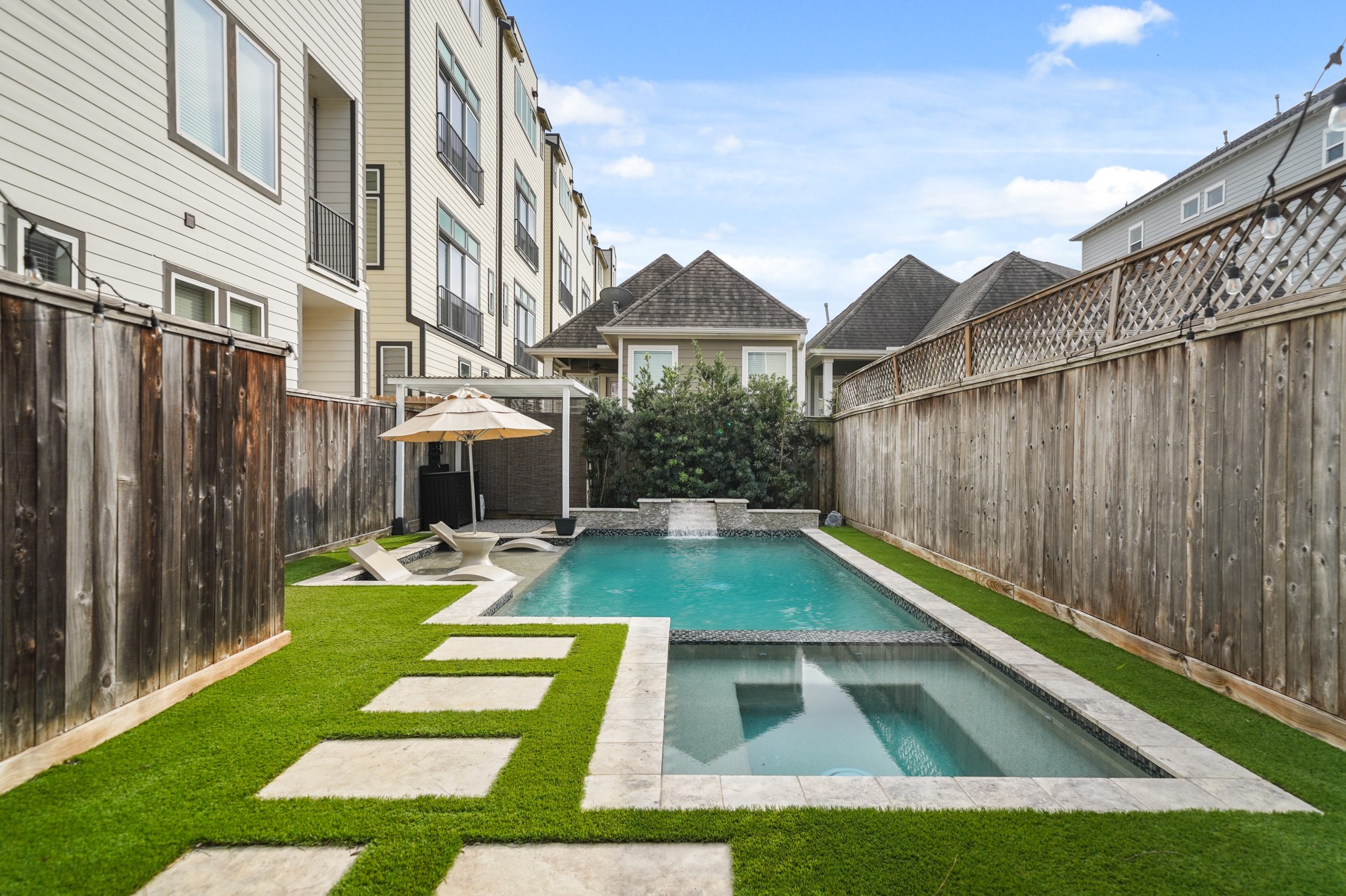 908 W 17th Street Houston TX 77008
