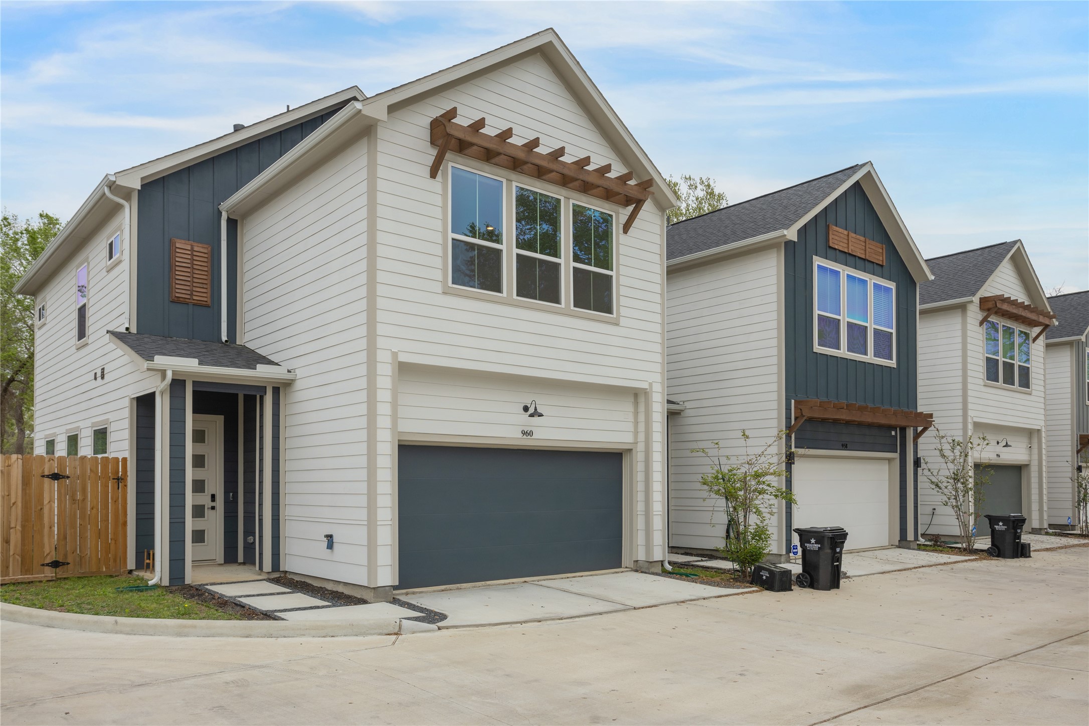 960 Highland Sound Lane Houston TX 77091
