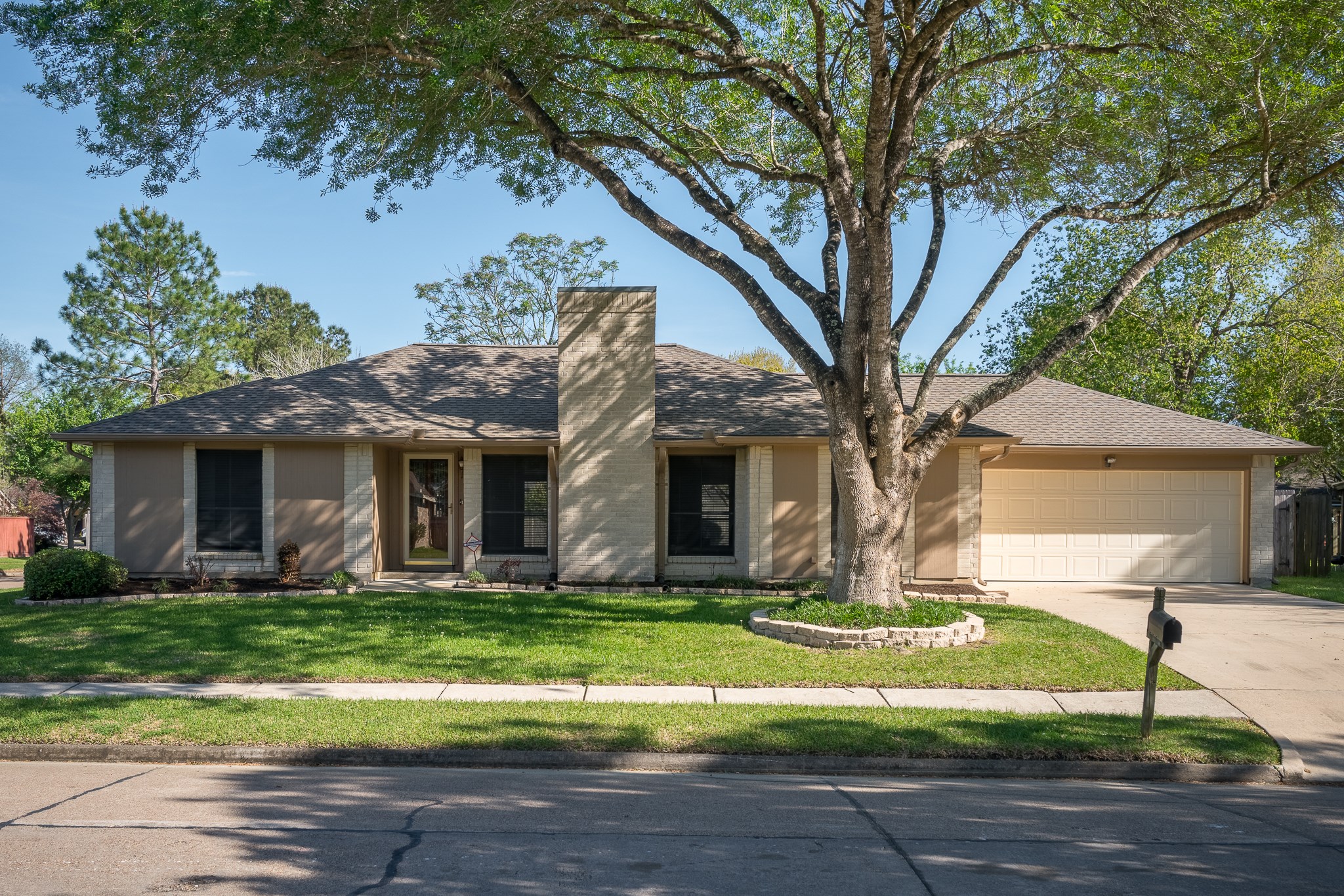 1312 Oak Hollow Drive Friendswood TX 77546