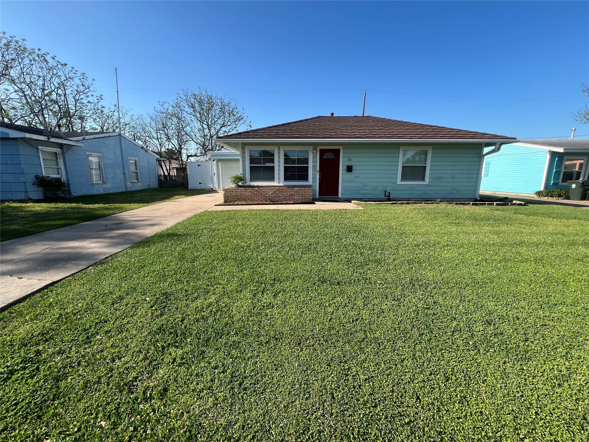 108 Tarpon Avenue Galveston TX 77550