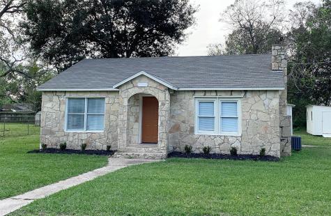1015 N Arcola Street Angleton TX 77515