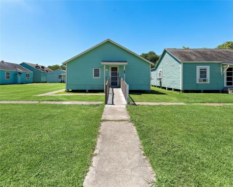 911 4th Avenue N Texas City TX 77590