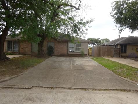 11013 Sprangletop Court Houston TX 77086