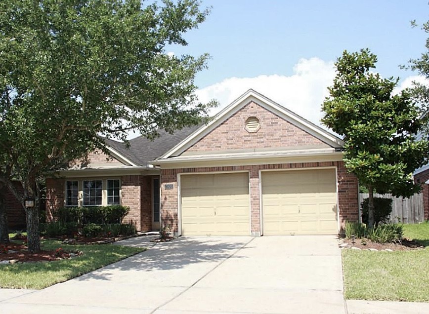 2920 Emerald Brook Lane Pearland TX 77584