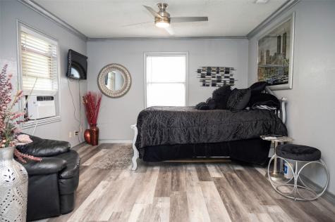 1015 11 Street Galveston TX 77550