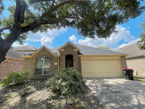 2822 Edgewick Elm Street Fresno TX 77545