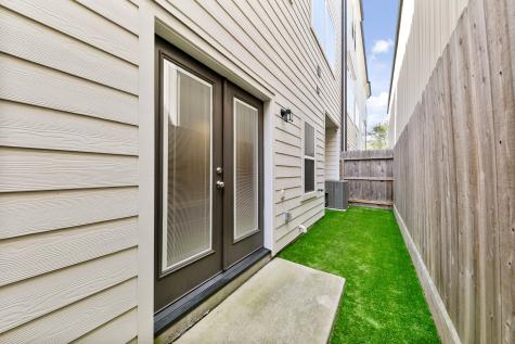 5521 Larkin Street C Houston TX 77007