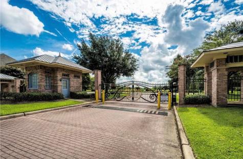 3827 Shady Breeze Drive Houston TX 77082