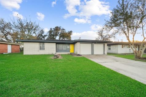 915 25th Avenue N Texas City TX 77590