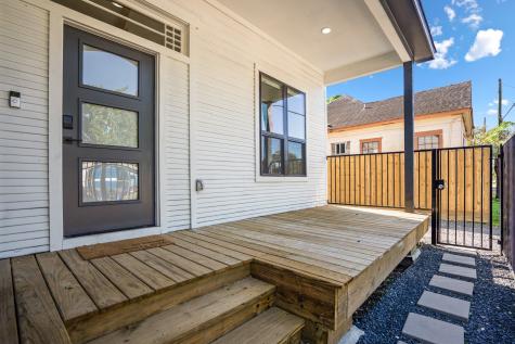 207 Lockwood Drive 1 Houston TX 77011