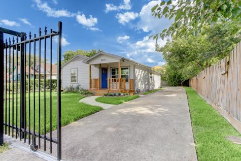 4740 Redbud Street Houston TX 77033