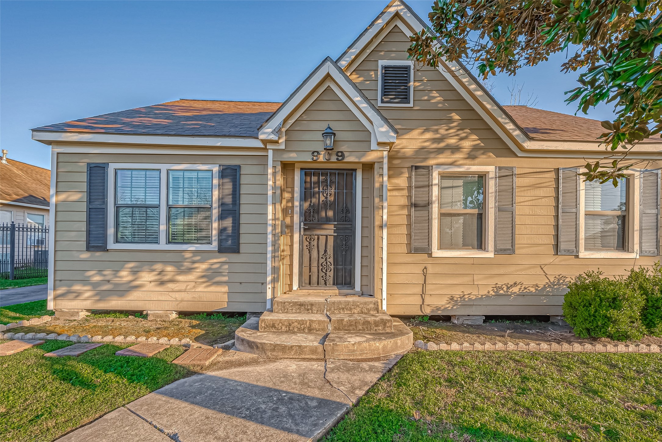 909 Joyce Street Houston TX 77009