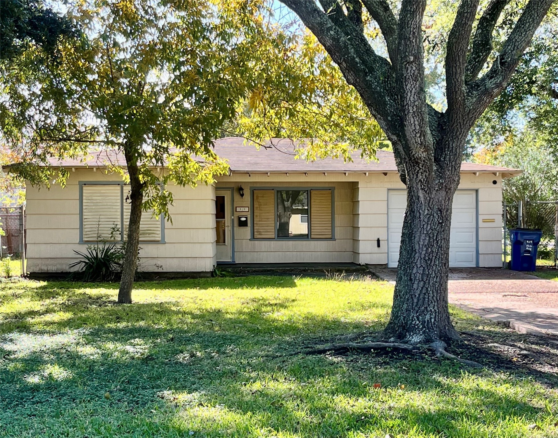 919 16th Avenue N Texas City TX 77590