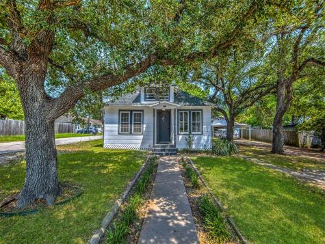 319 N Cochran Street Bellville TX 77418