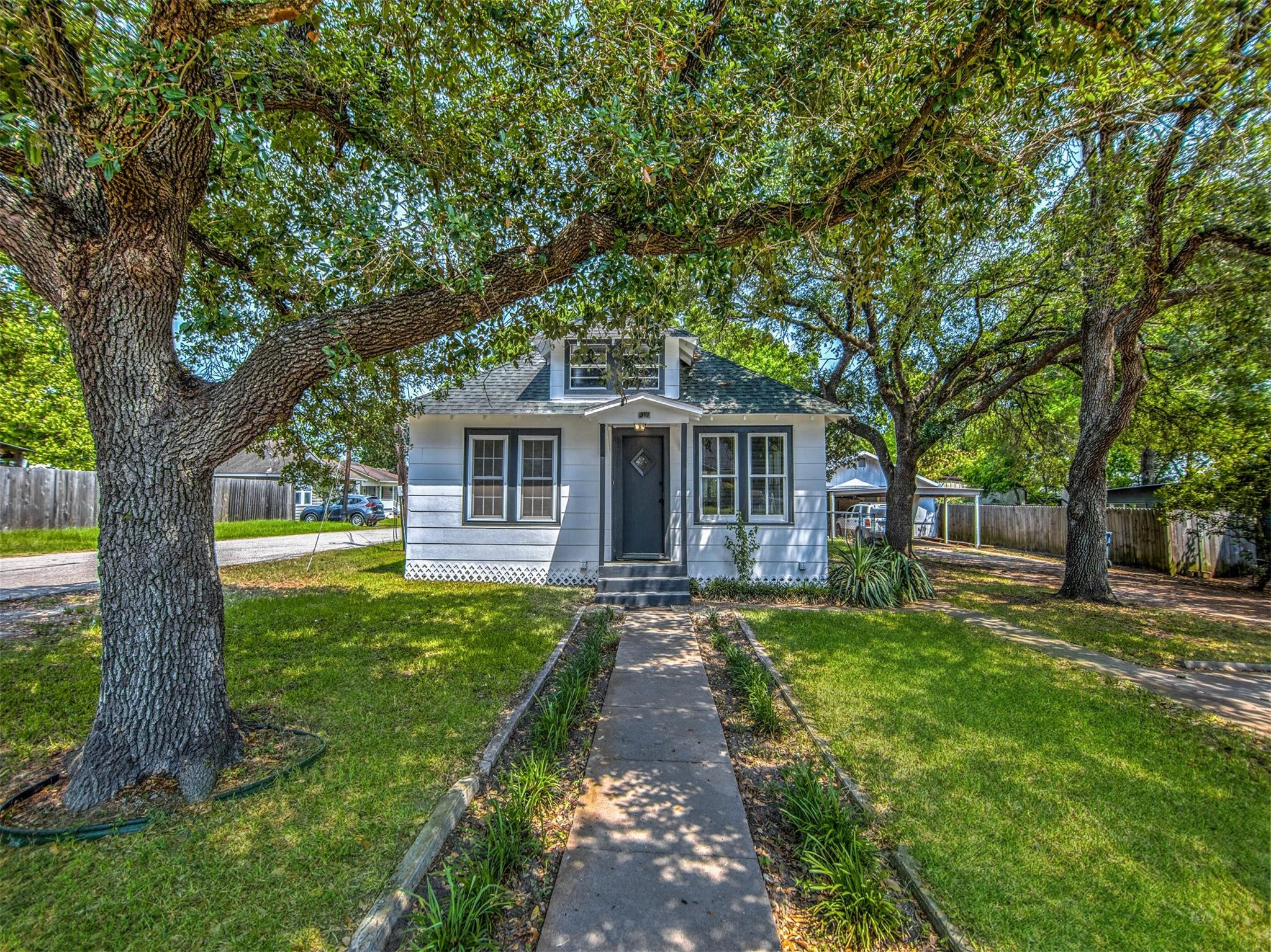 319 N Cochran Street Bellville TX 77418