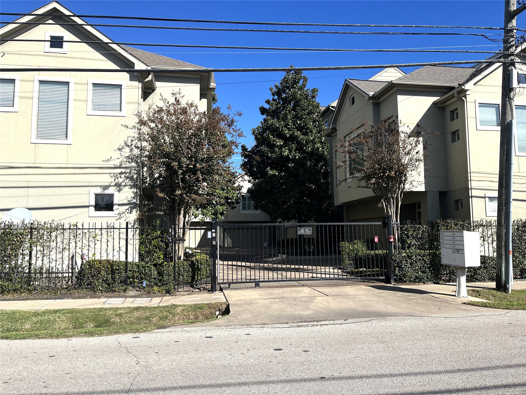 4338 Center Street Houston TX 77007