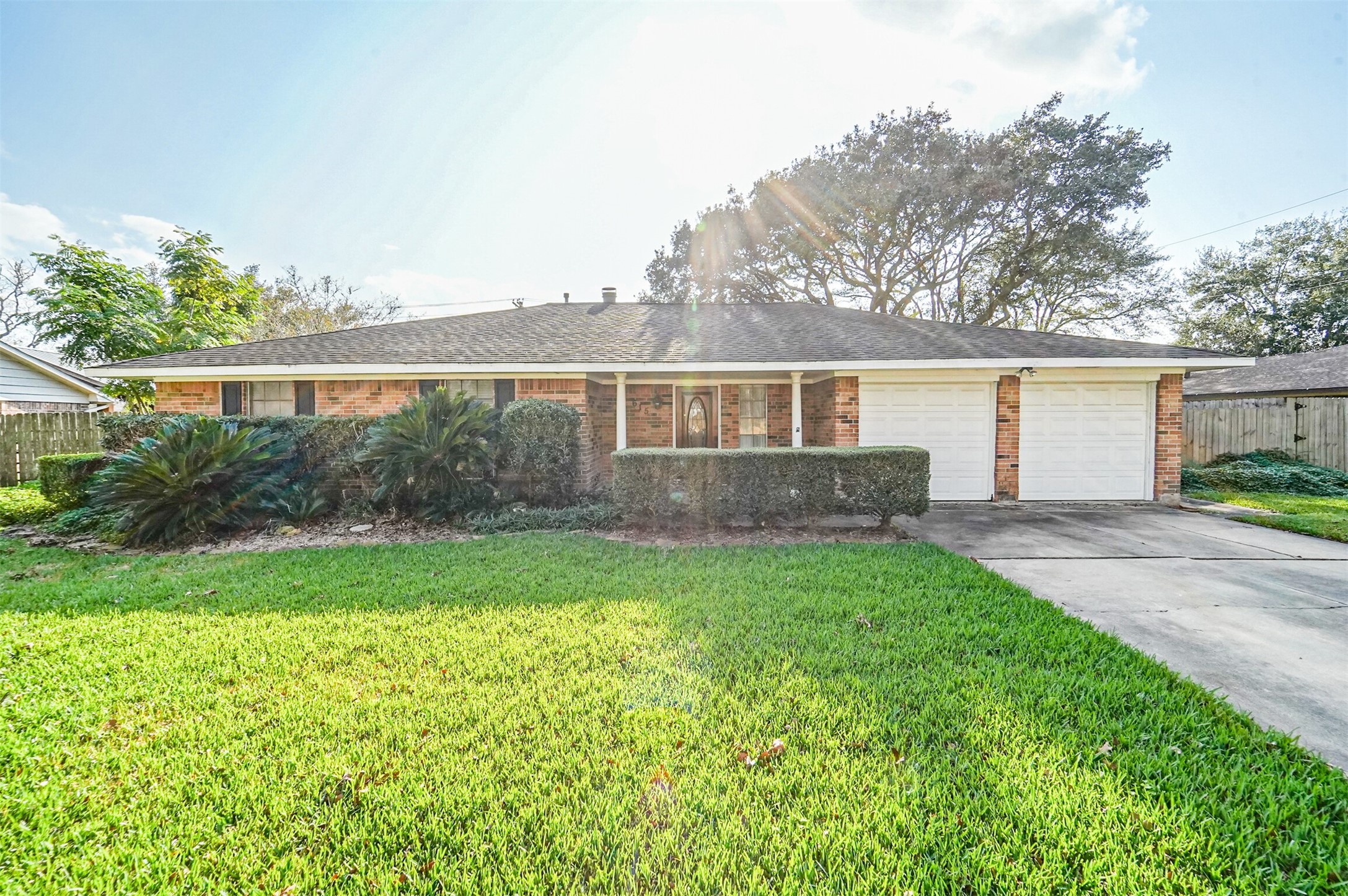 615 Heather Lane Friendswood TX 77546