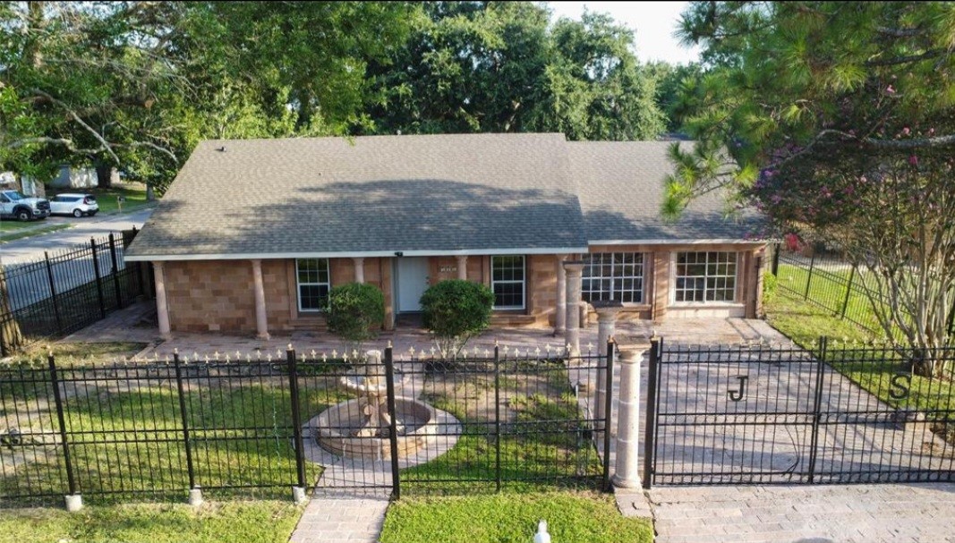 506 Allen Court Alvin TX 77511