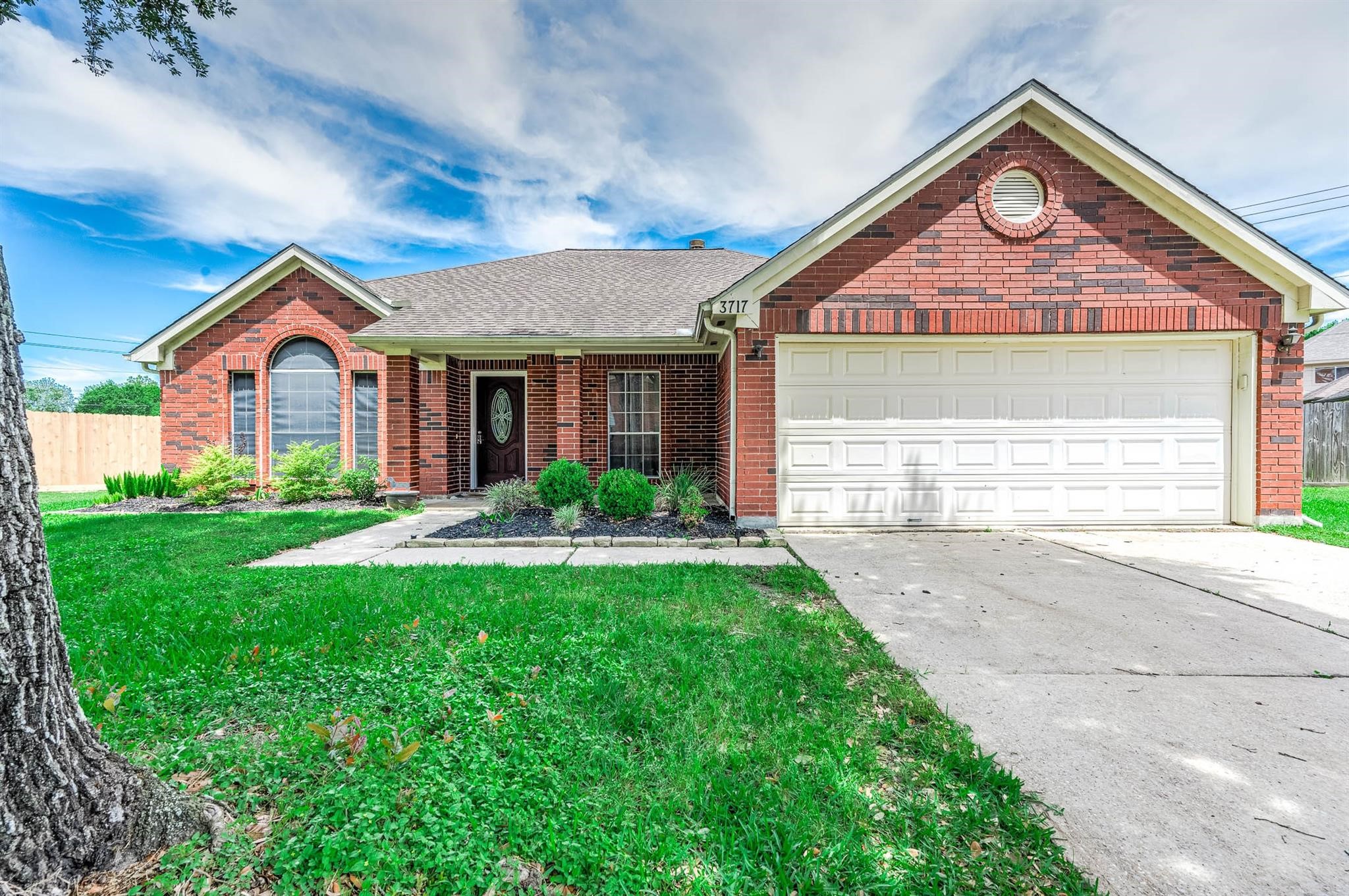3717 Pin Oak Drive E Pearland TX 77581