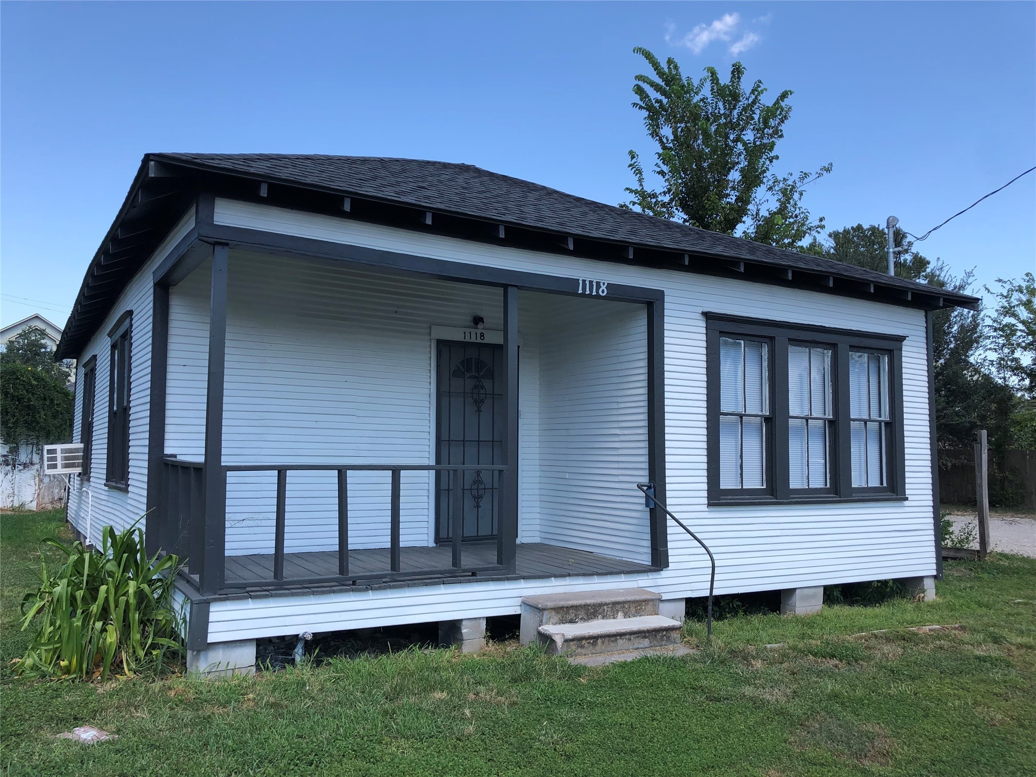 1118 W Cavalcade Street Houston TX 77009