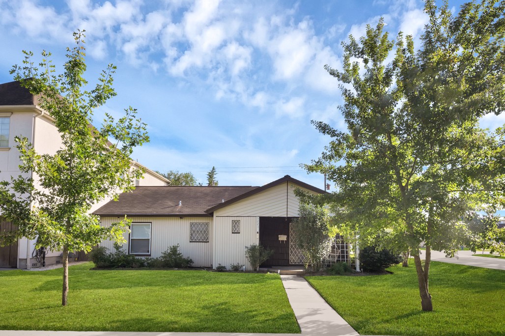 5223 Chestnut Street Bellaire TX 77401