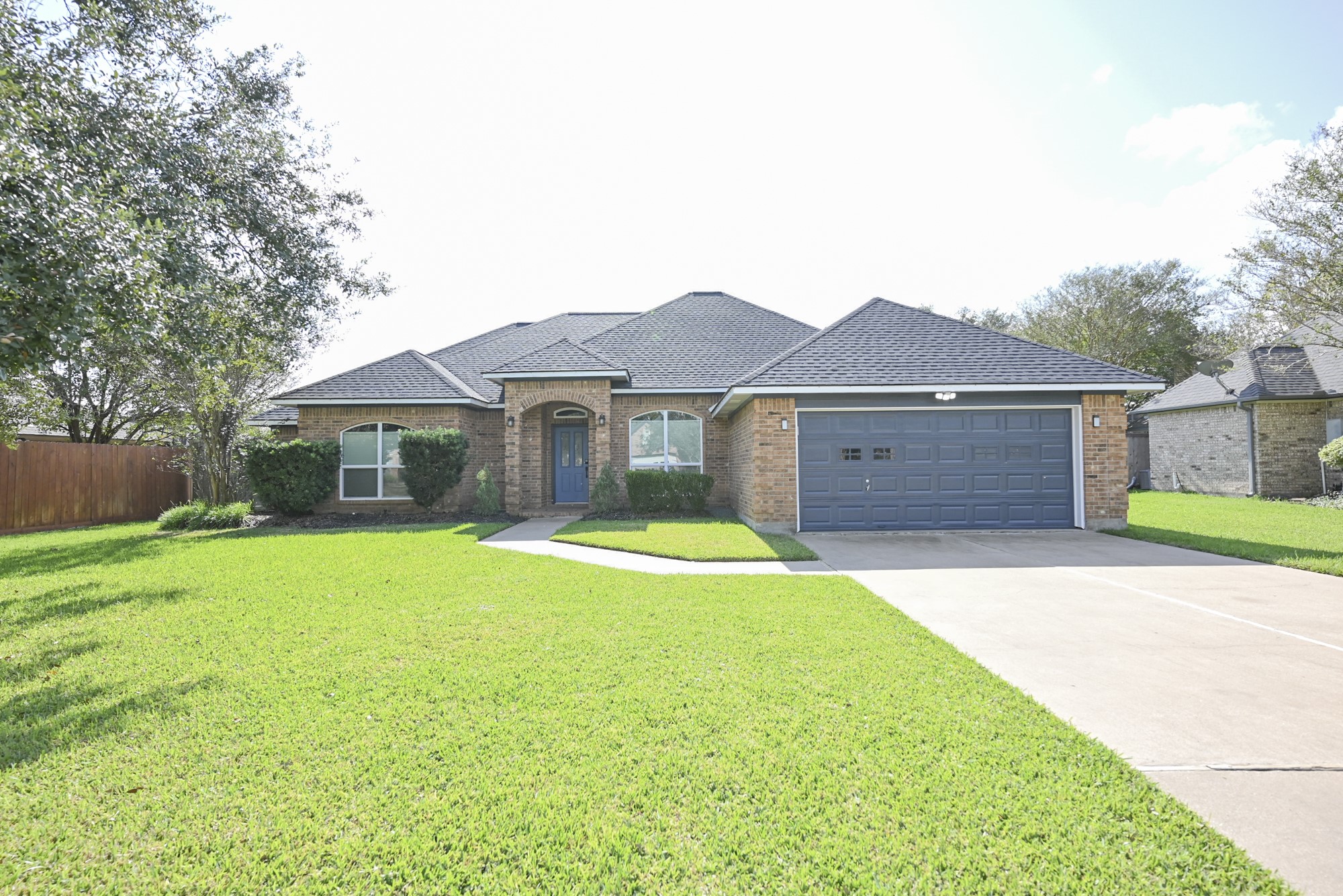 103 Indian Hawthorn Lake Jackson TX 77566