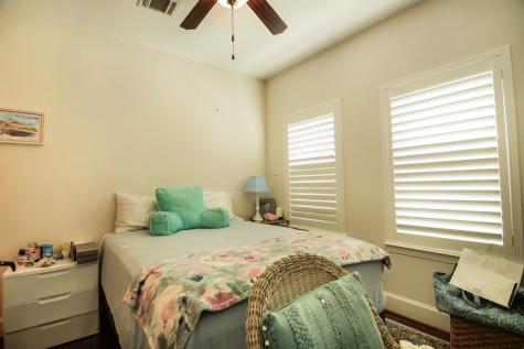 964 W 24th Street Houston TX 77008