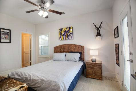 964 W 24th Street Houston TX 77008